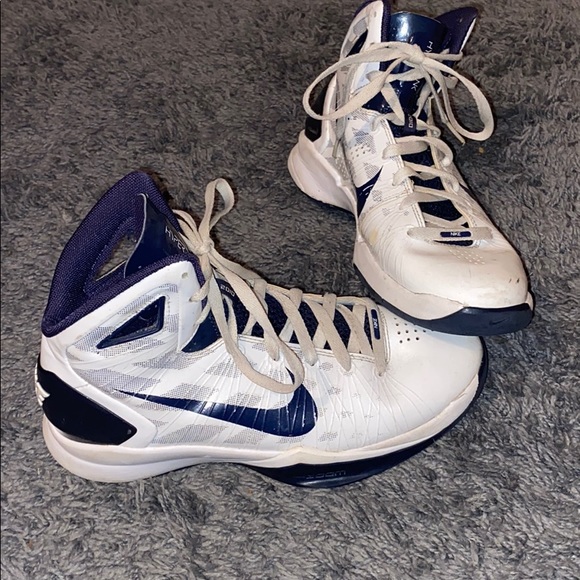 nike basketball shoes 2010